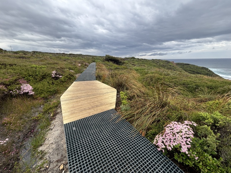 Moses Rock to Quininup Falls boardwalk