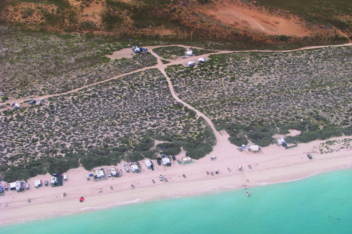 Caravans on the beach, 14 Mile Camp, Ningaloo. Photo – Aberline Attwood/DBCA 