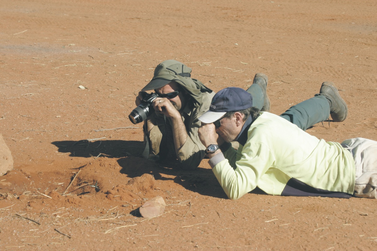  LANDSCOPE Expeditioners photographing wildlife along the Canning Stock Route. Photo - Andrew Spiers